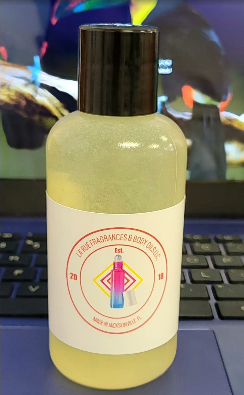 Compare aroma to Lamar by Kajal women men type 4oz luxuxry scented shea butter shower gel (Unisex)